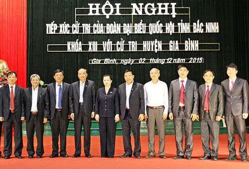 Руководители Партии и Государства СРВ встретились с местными избирателями страны